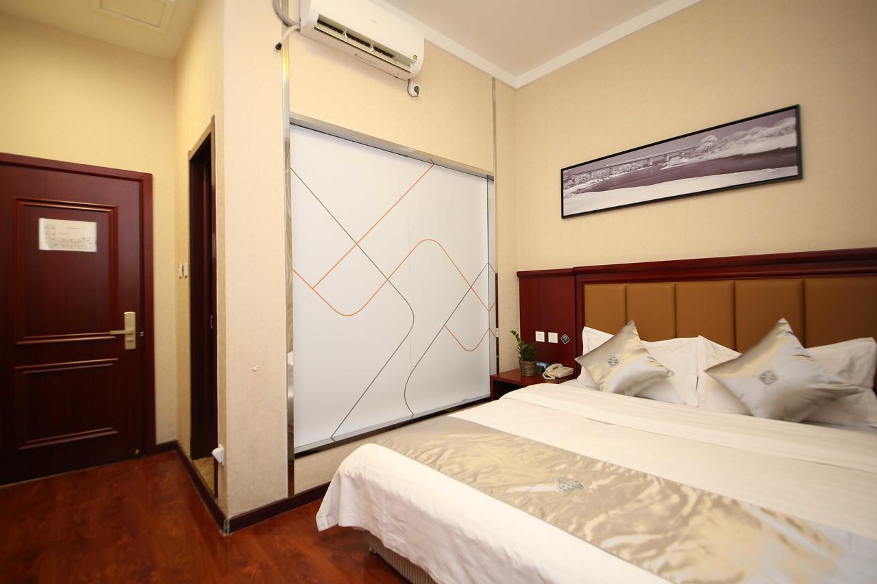Chonpines Hotel Changchun Exterior foto